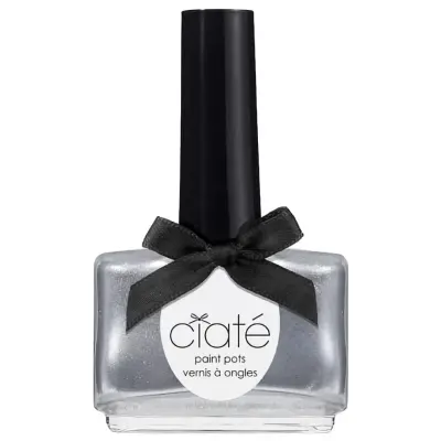 Nagellack silverfärgat skimrande