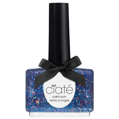 Transparent nagellack blått rosa och silverfärgat glitter